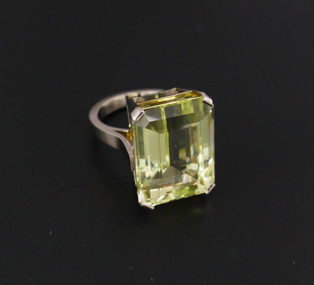 Ring Set With An Emerald-cut Beryl, 18-carat White Gold.-photo-3