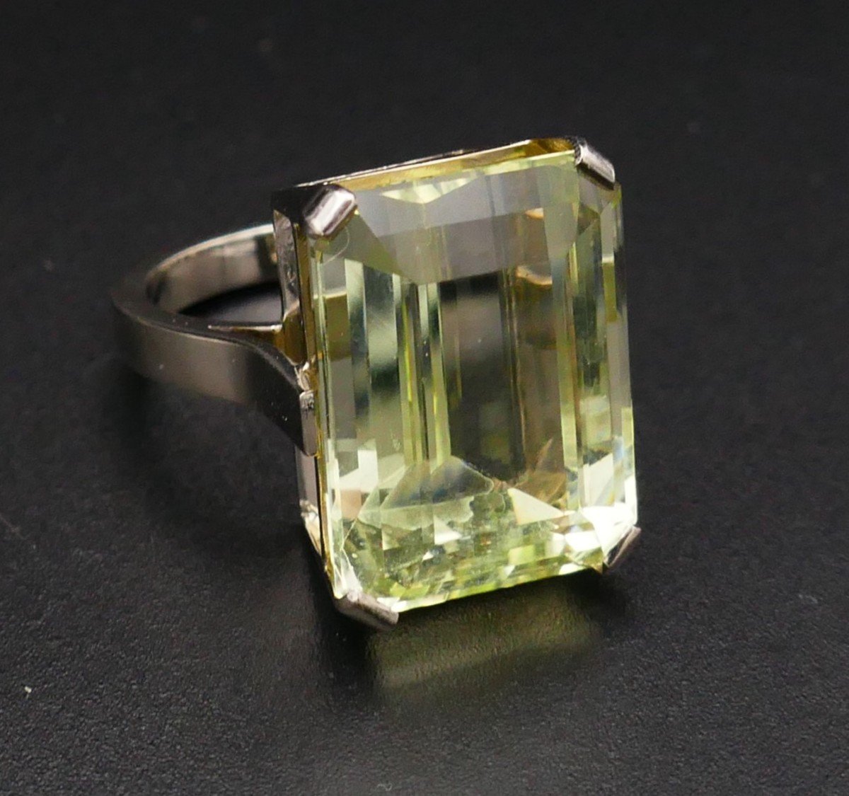 Ring Set With An Emerald-cut Beryl, 18-carat White Gold.