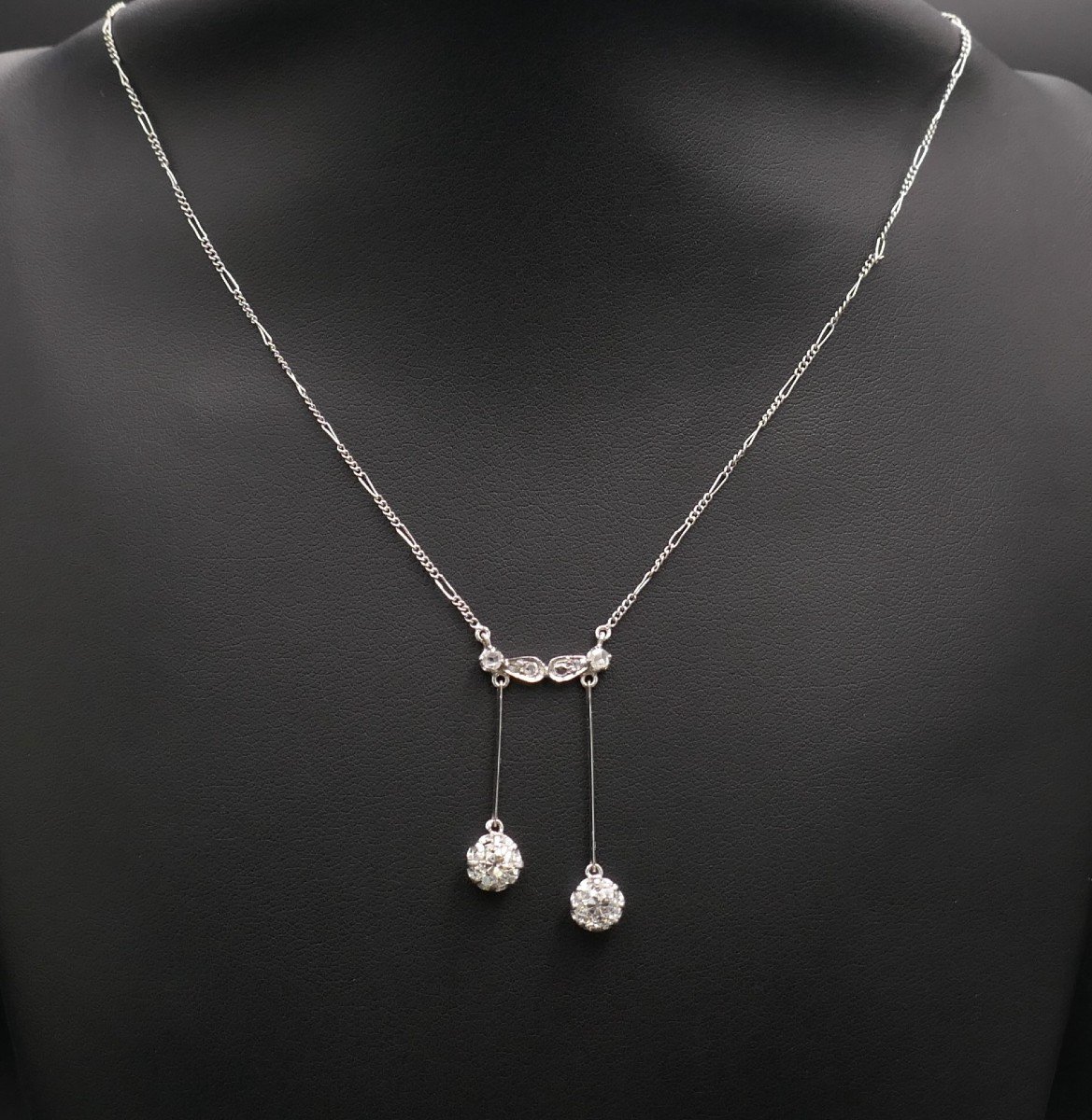 Collier Négligé Diamants Taille Ancienne 1 carat Et Diamants Taille Rose, Or Blanc 18 Carats.