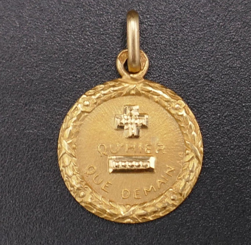 Augis Love Medal, 18 Carat Gold