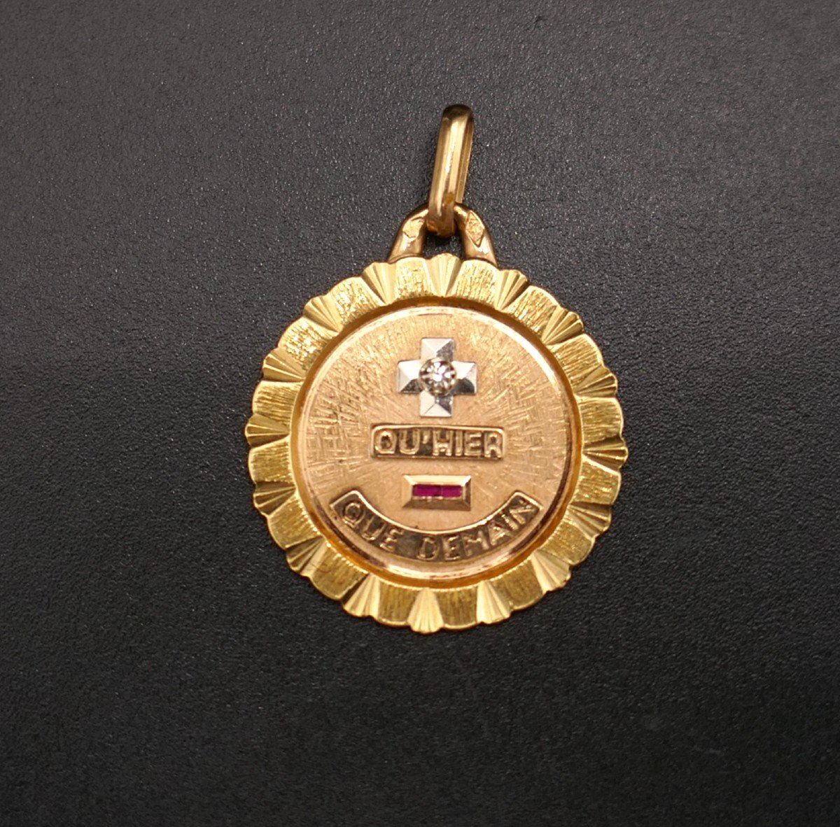 Augis Love Medal, Diamond, 18 Carat Gold.-photo-2