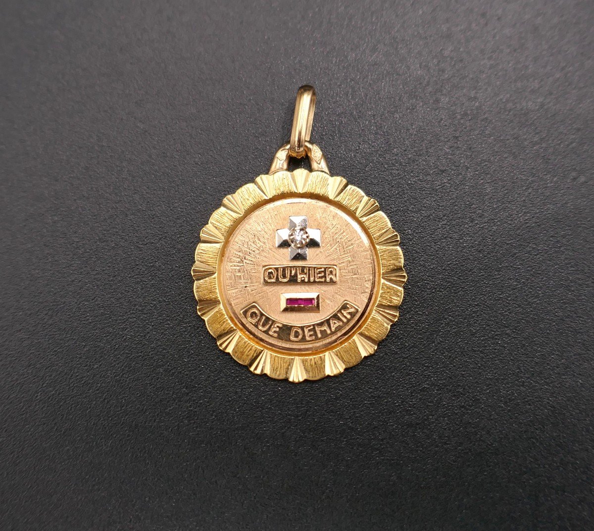 Augis Love Medal, Diamond, 18 Carat Gold.-photo-3