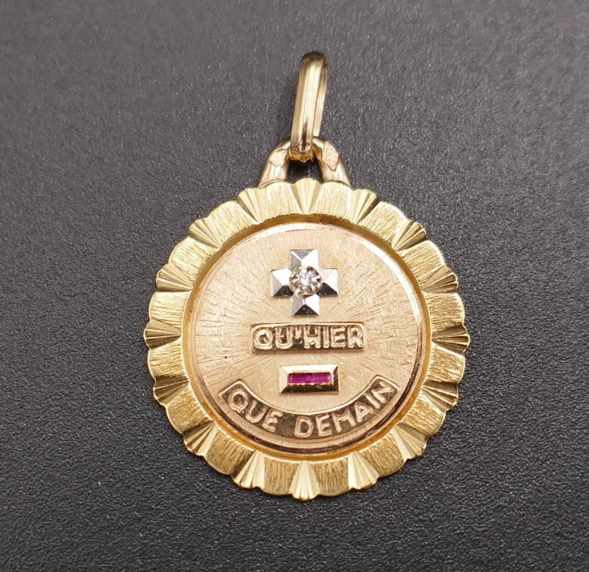 Augis Love Medal, Diamond, 18 Carat Gold.