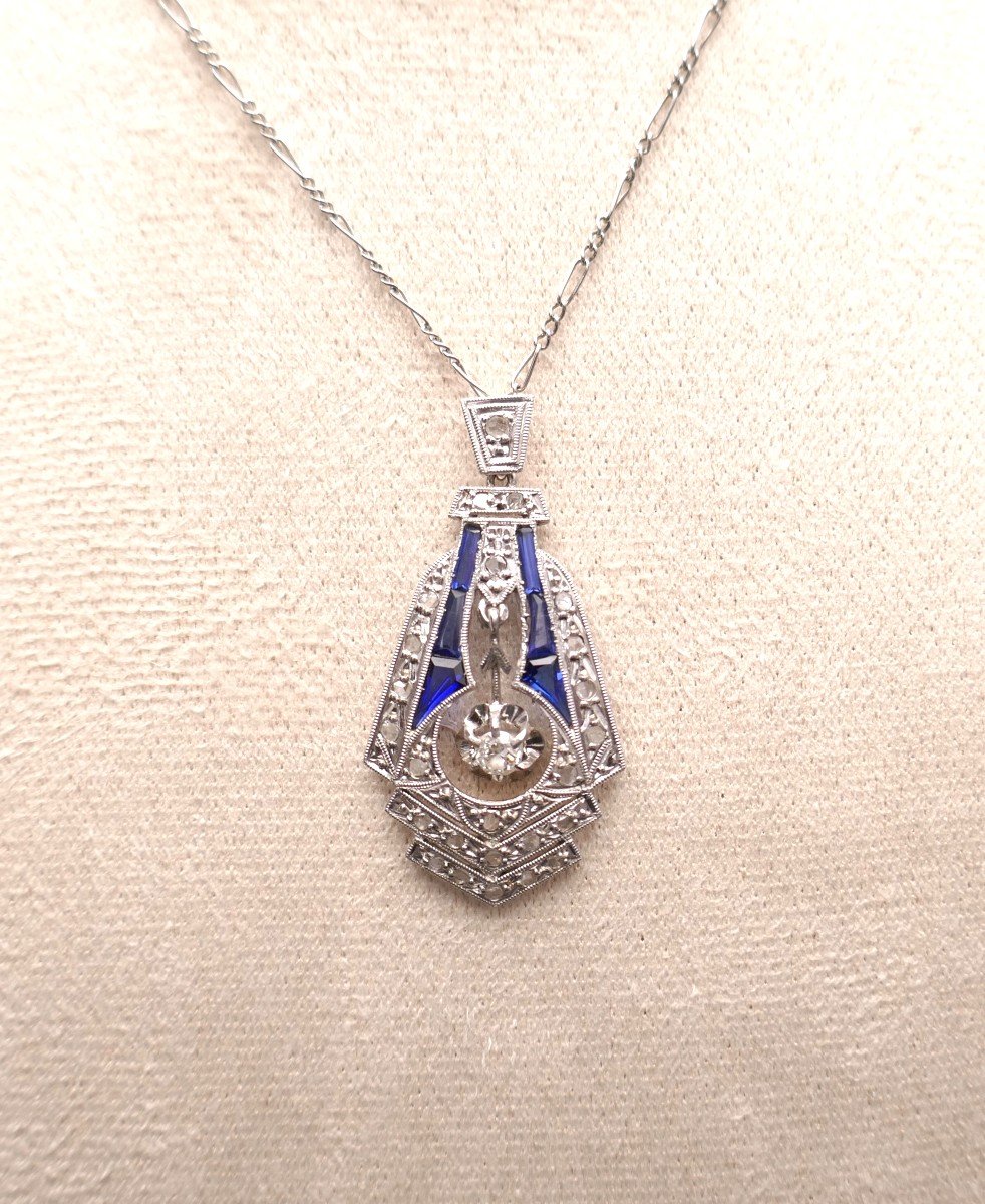 Important Art Deco Pendant With Calibrated Diamonds And Sapphires.-photo-1