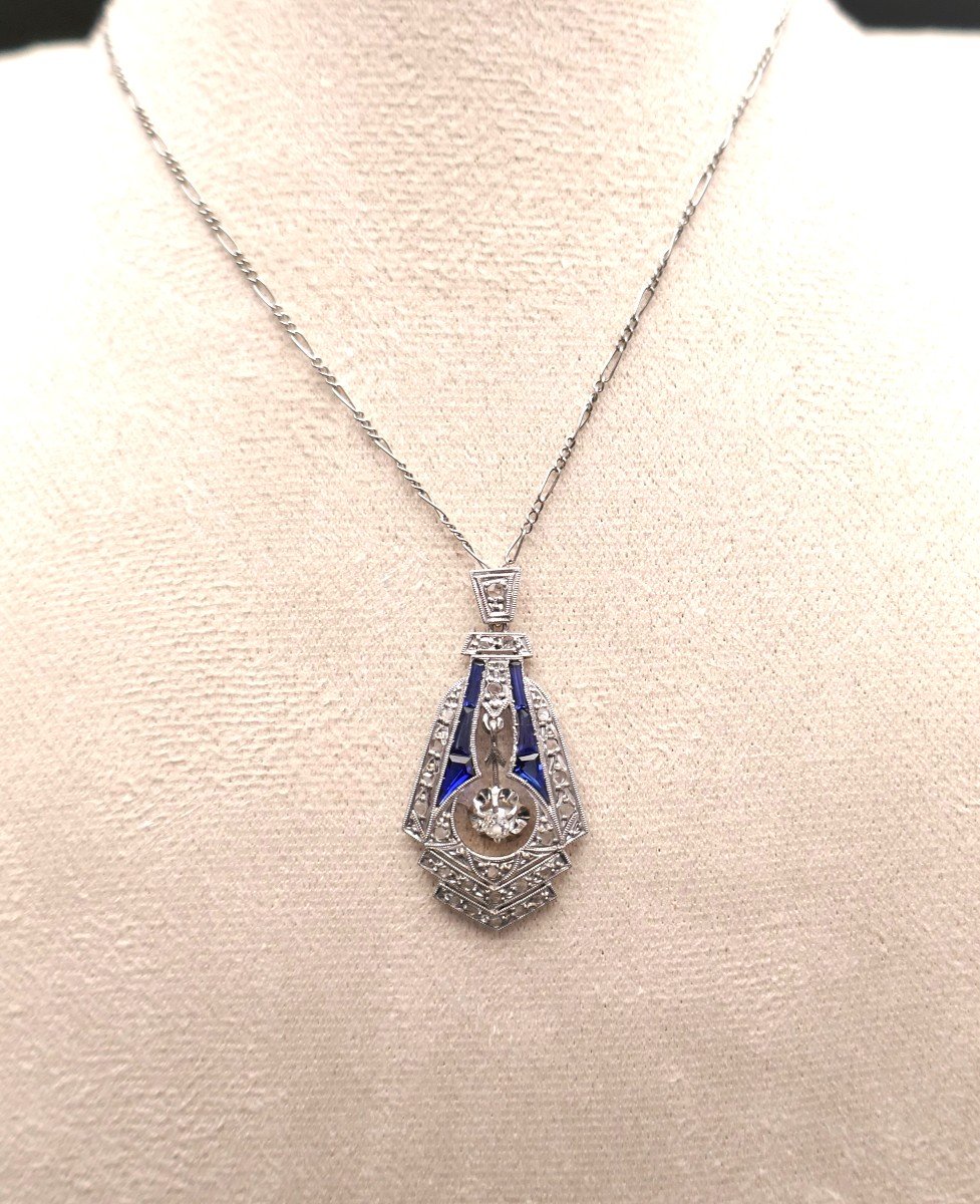 Important Art Deco Pendant With Calibrated Diamonds And Sapphires.-photo-2