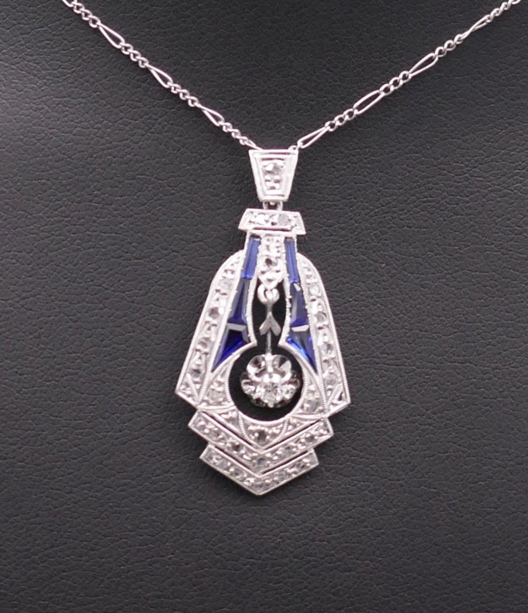 Important Art Deco Pendant With Calibrated Diamonds And Sapphires.