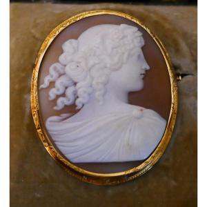 Cameo Brooch On Shell, 18 Carat Yellow Gold.