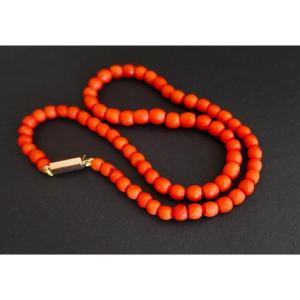 Faceted Ancient Coral Bead Necklace, 18-carat Gold Clasp.