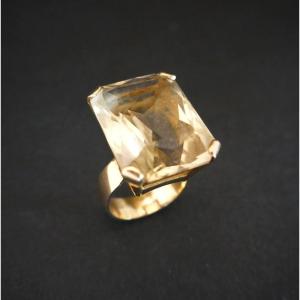 Bague Sertie d'Une Importante Citrine, Or 18 Carats.