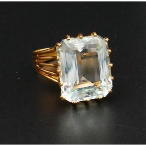 Bague Sertie d'Une Aigue Marine, Or Jaune 18 Carats.