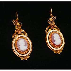 Paire De Pendants d'Oreilles Camées sur agate, fin XIXème. Or 18 Carats