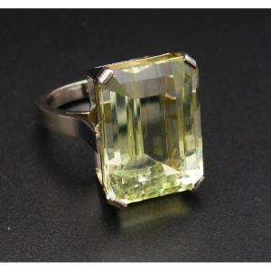 Ring Set With An Emerald-cut Beryl, 18-carat White Gold.