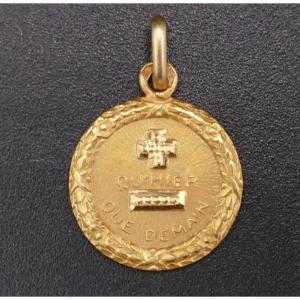 Augis Love Medal, 18 Carat Gold