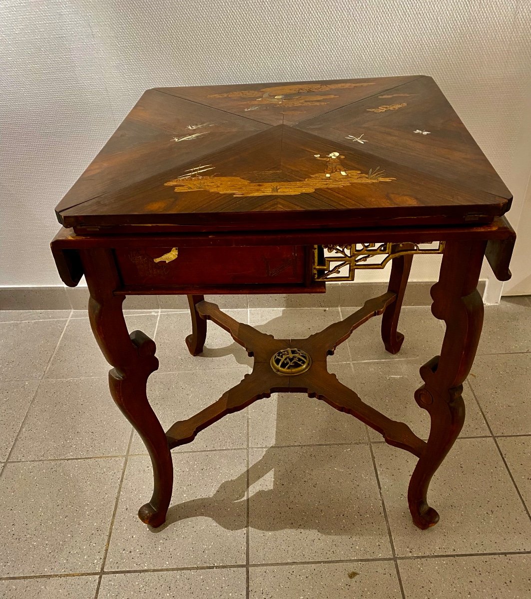 Camille Balny  Table a jeux japonisante 