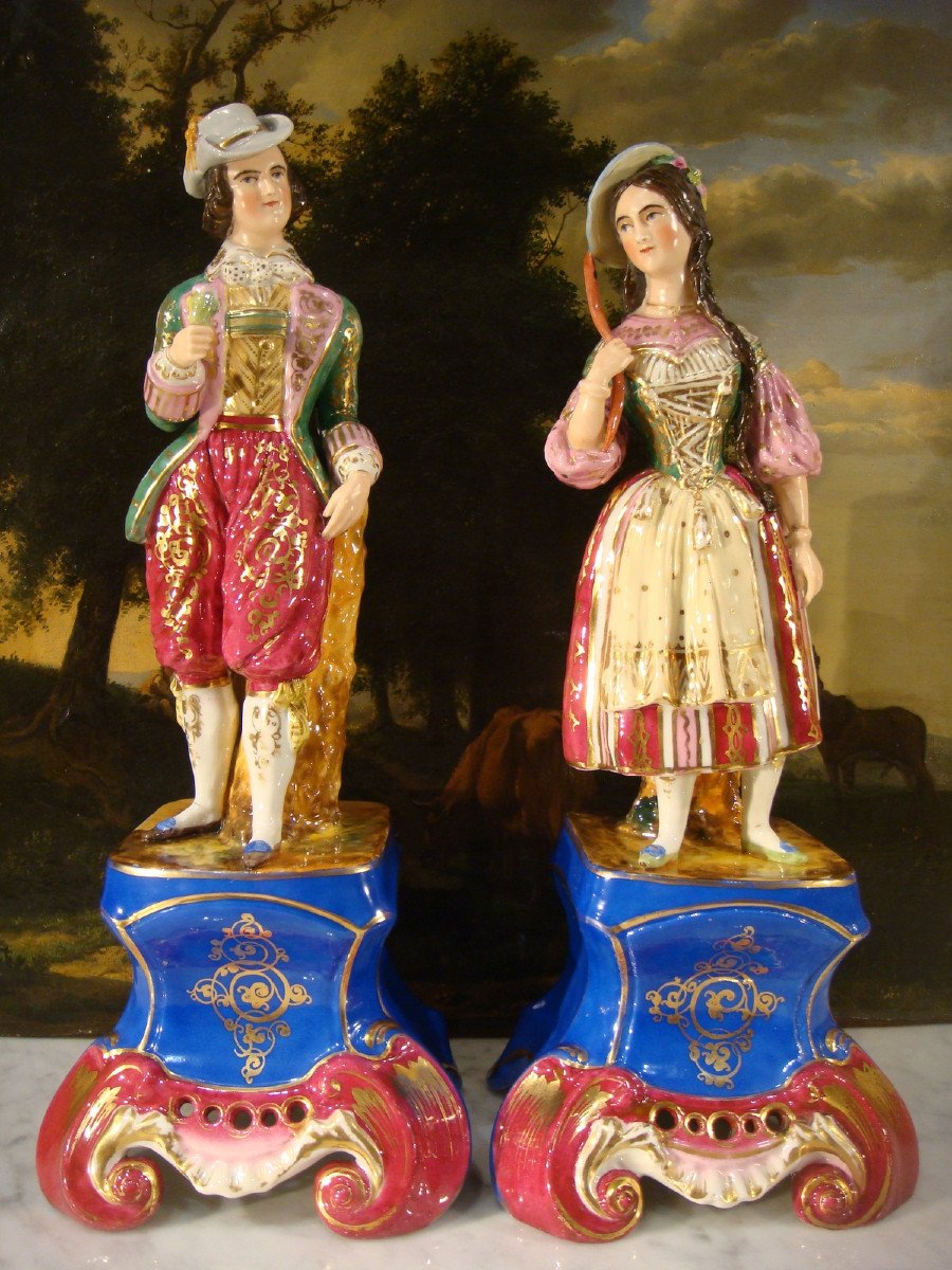 Paire De Personnages Pique Fleurs En Porcelaine Epoque XIX ème Siècle