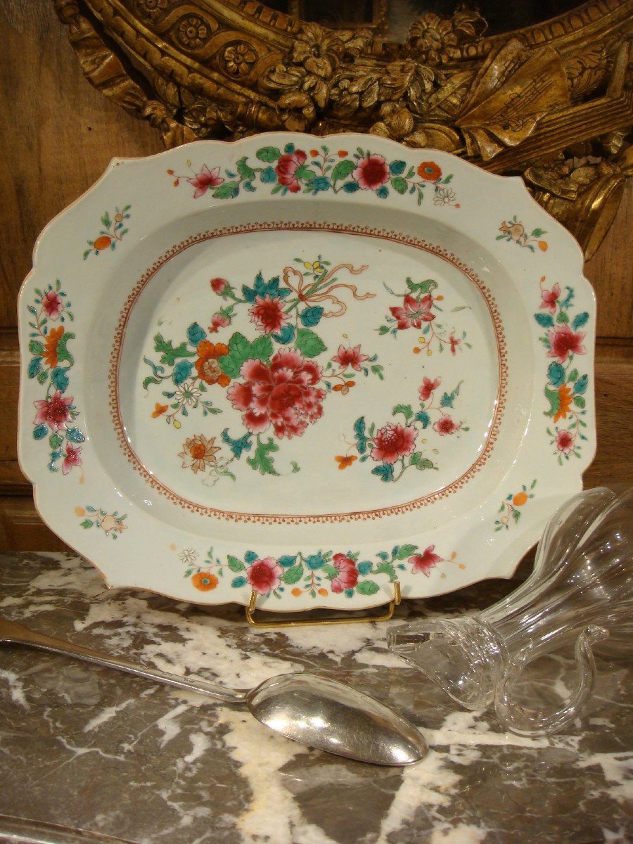 Dish In The Company Of The Indies Famille Rose Period XVIIIth Century 