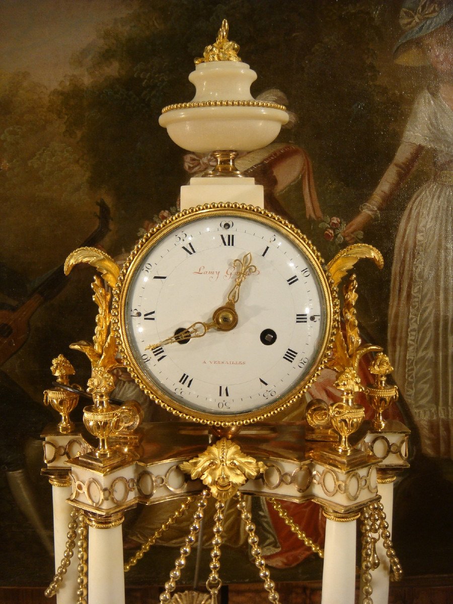 Pendule En Marbre Blanc Et Bronze Dore Epoque Louis XVI -photo-2