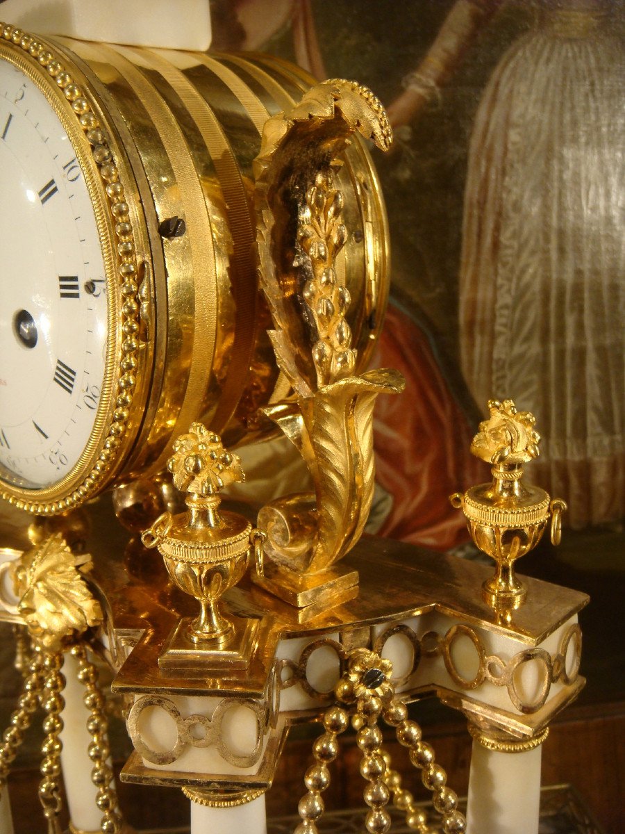 Pendule En Marbre Blanc Et Bronze Dore Epoque Louis XVI -photo-3