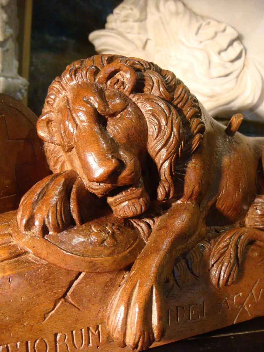 Sculpture Lion De Lucerne En Bois De Noyer -photo-1