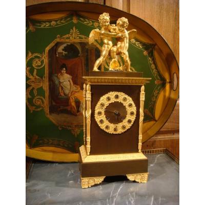 Clock Amours And Butterflies In Golden Bornze - Restoration Era
