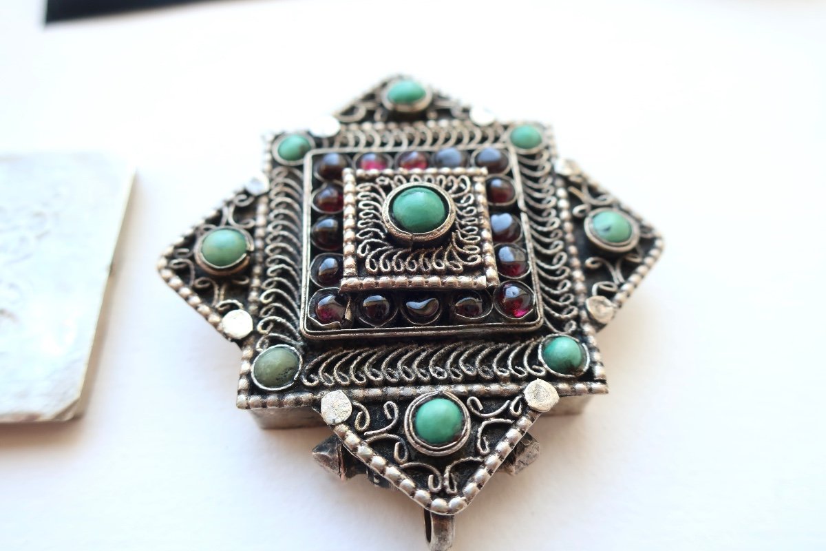 Ethnic Jewelry: "ga'u" Amulet Box Pendant From Ladakh, 20th Century-photo-1