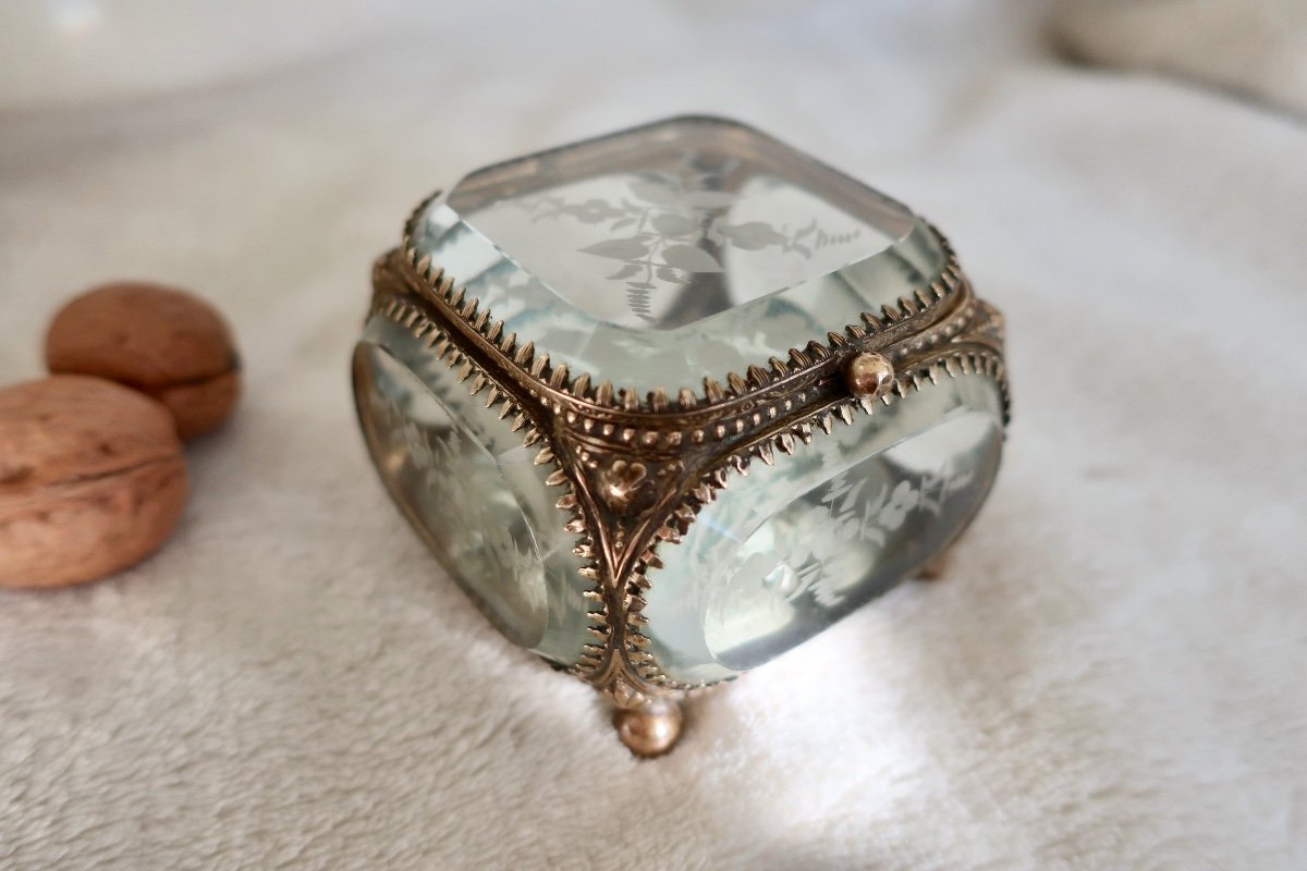 19th Century Second Empire Jewelry Box In Brass And Engraved And Beveled Crystal, Very Good Condition.