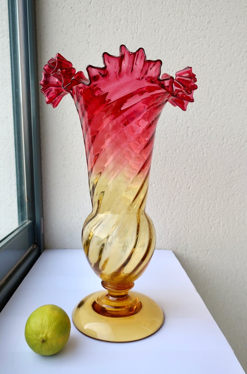 Grand Vase Tulipe XIXème En Cristal Torsadé Rouge Et Ambre "Amberina" Col Festonné 34 Cm TBE