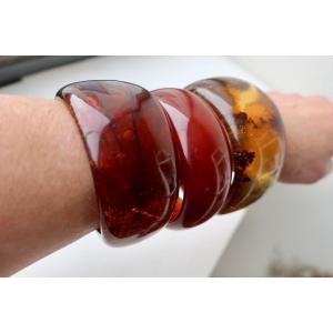 3 Large Resin And Bakelite Bracelets, 1970s And 1940s