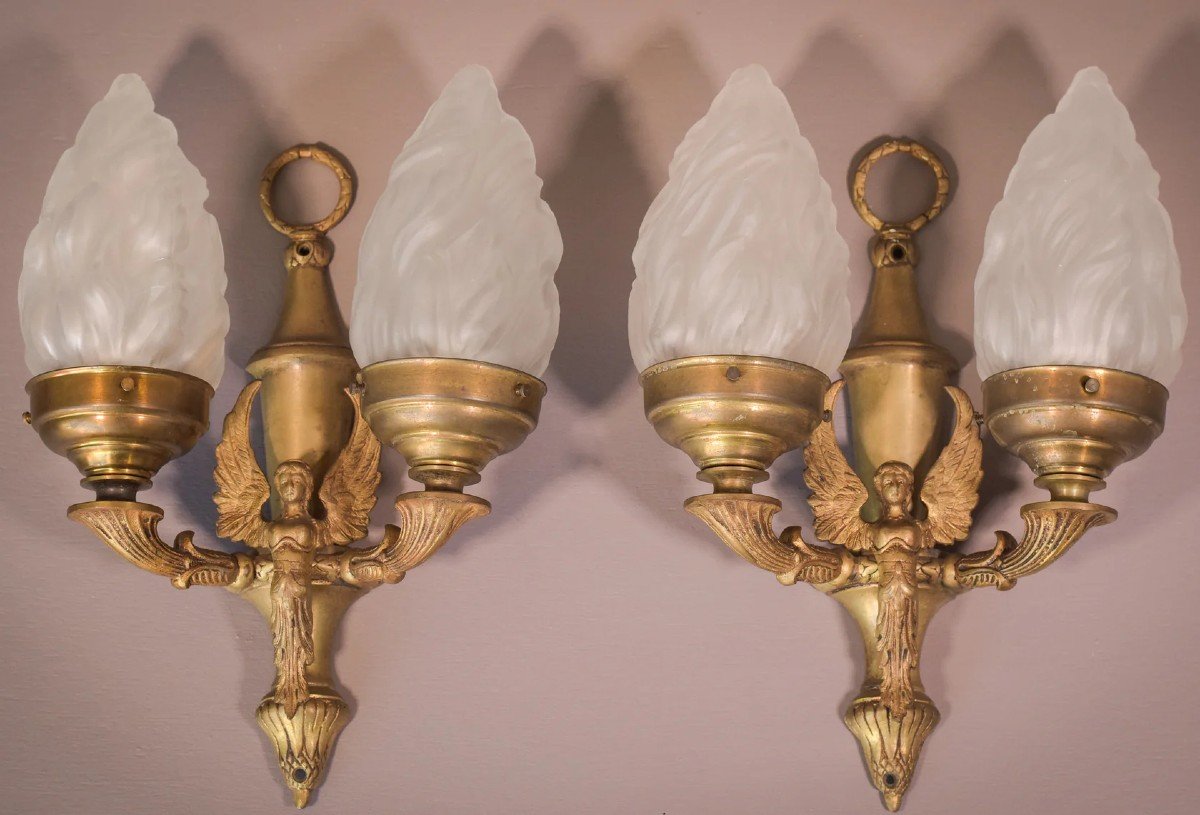 Classical Style - Pair Of Wall Lamps With Angels