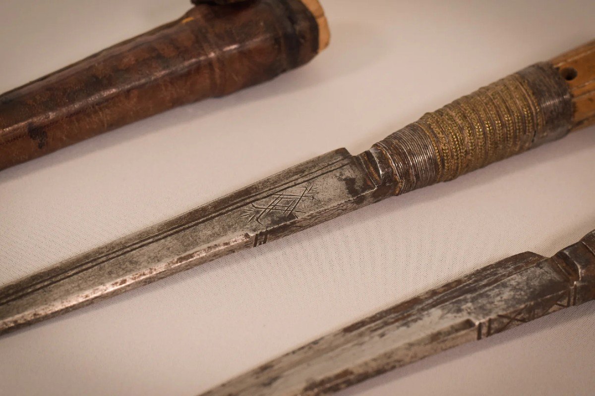 Early 17th Or 18th Century - Two Hunting Knifes Or Daggers One With Leather Sheaf-photo-4