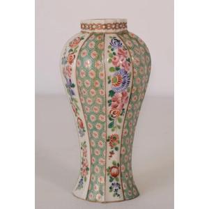 Early Hard Paste Vase - 19th Century Or Earlier