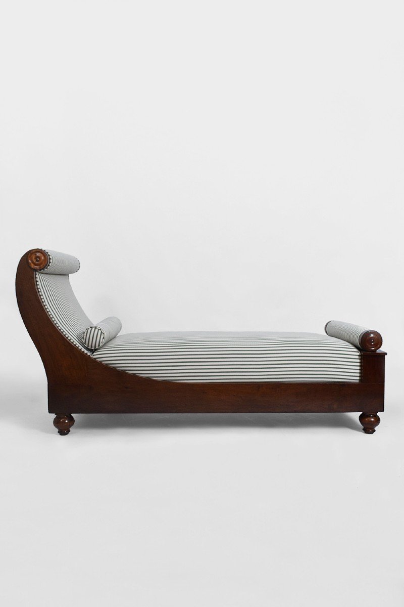 Neoclassical Mahogany Daybed, 19th Century.