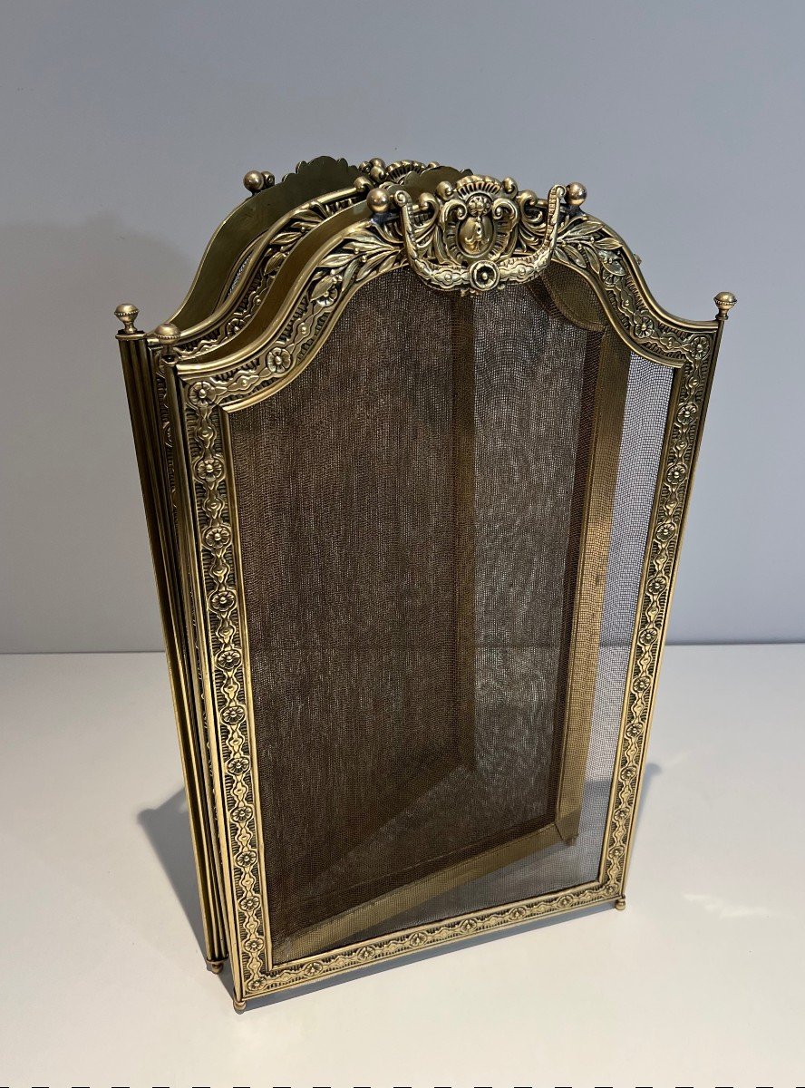 Large Folding Fireplace Screen With 4 Grilling Panels And Framed By An Embossed Brass And Bronze Frieze, Decorated With Macaroons And Garlands Decorated With Rosettes. It Has 2 Removable Handles. French Work In The Louis XVI Style. Stamped Hdf. Circa 1900-photo-3