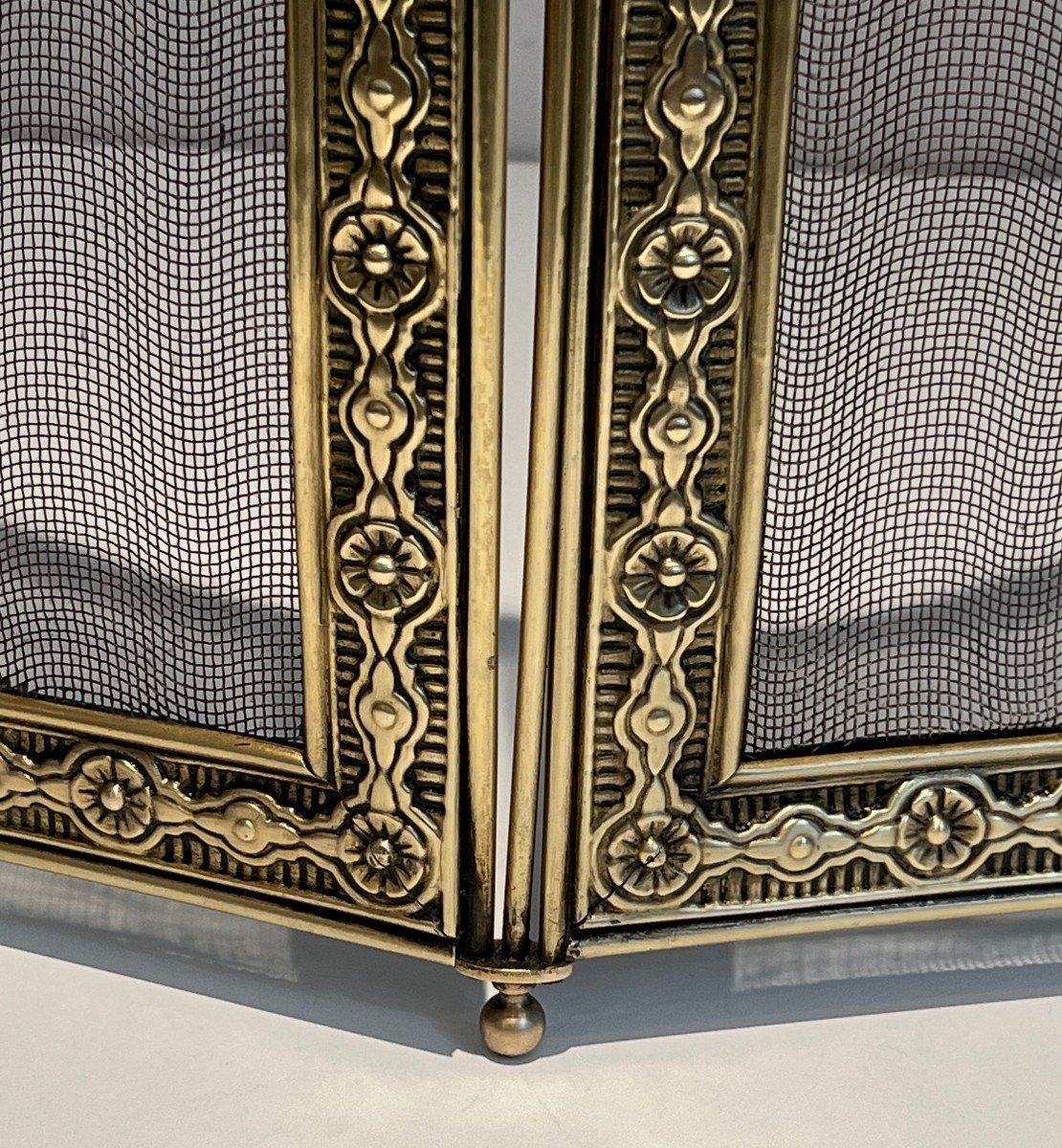 Large Folding Fireplace Screen With 4 Grilling Panels And Framed By An Embossed Brass And Bronze Frieze, Decorated With Macaroons And Garlands Decorated With Rosettes. It Has 2 Removable Handles. French Work In The Louis XVI Style. Stamped Hdf. Circa 1900-photo-8