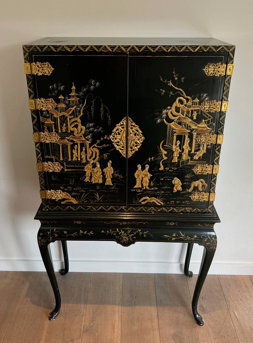 Chinese Lacquered And Gilt Cabinet With Chinese Life Sceenes-photo-2