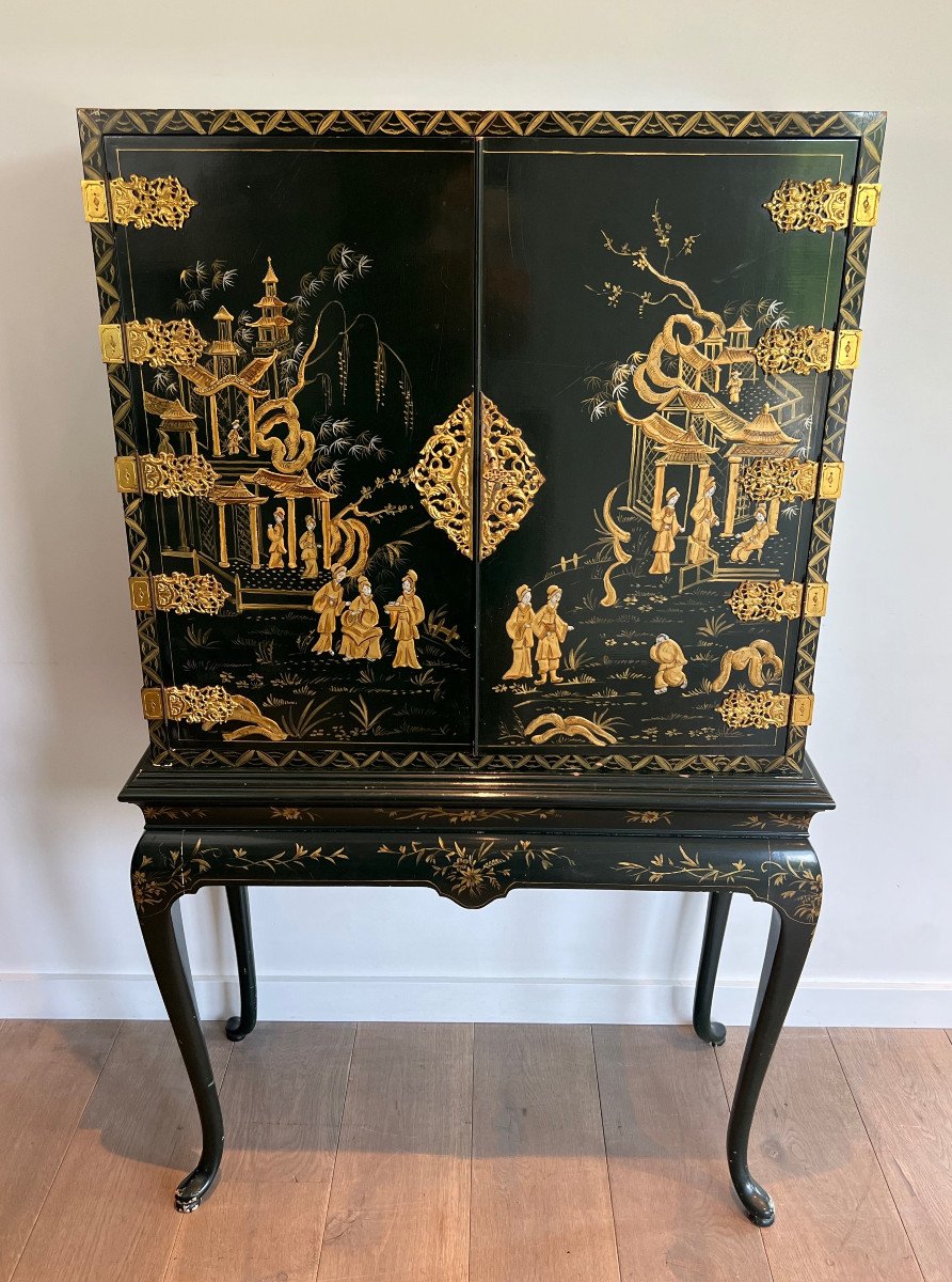 Chinese Lacquered And Gilt Cabinet With Chinese Life Sceenes-photo-8