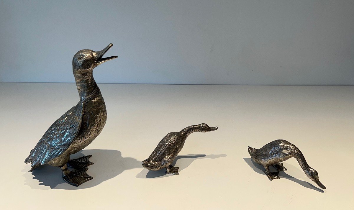 Suite De Trois Canards En Bronze Argenté Finement Ciselés. Travail Français. Vers 1970 -photo-3