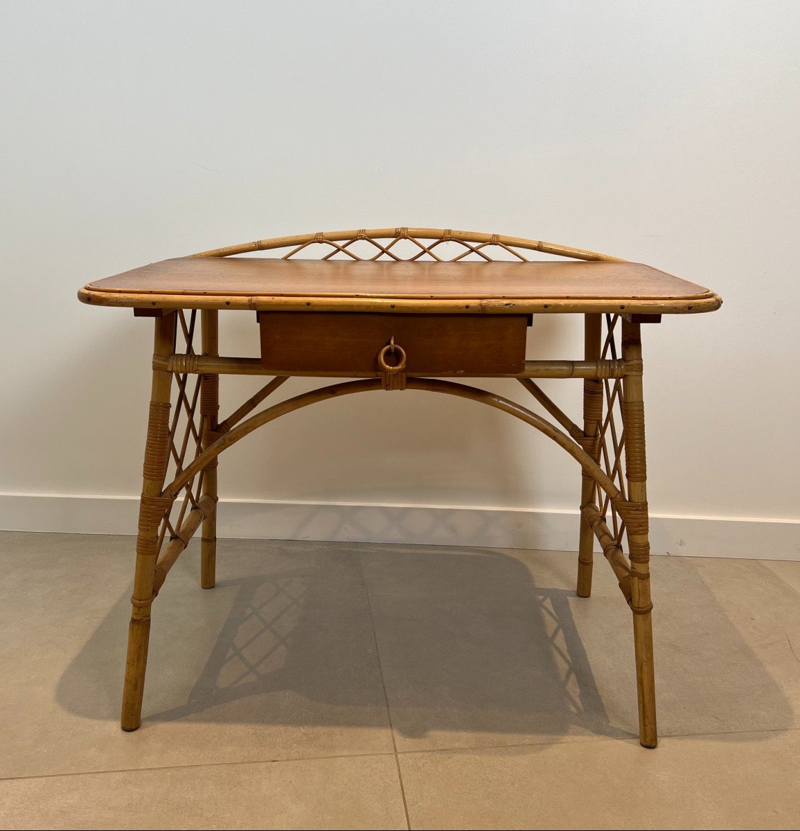 Bureau Design En Rotin. Travail Français De Louis Sognot. Vers 1950