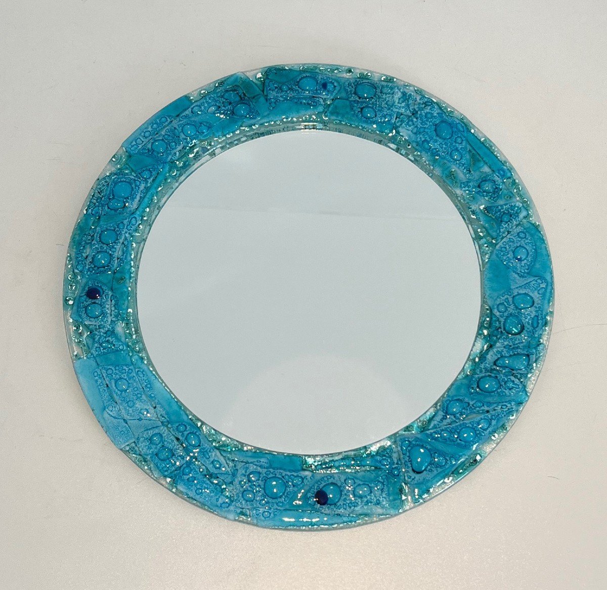 Miroir Décoratif Rond En Verre De Couleur Bleuté. Travail Français. Vers 1970