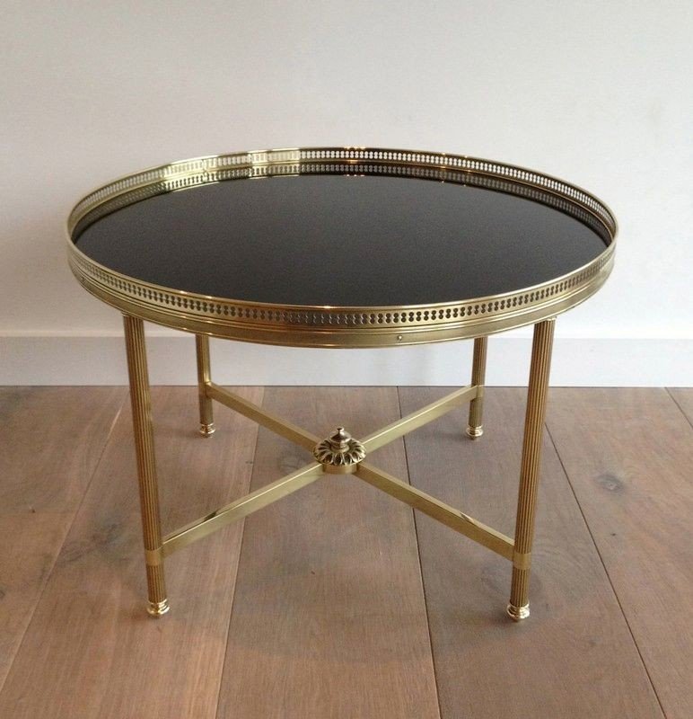 Maison Bagués. Neoclassical Style Round Brass Coffee Table With Black Lacquered Top. French.-photo-4