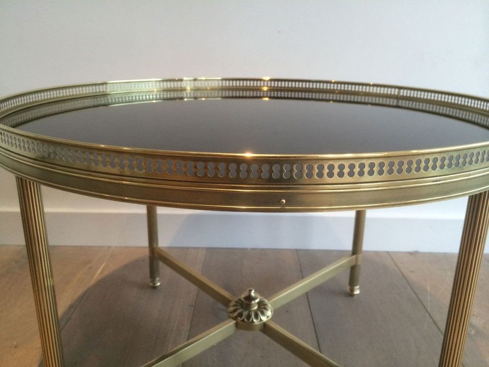 Maison Bagués. Neoclassical Style Round Brass Coffee Table With Black Lacquered Top. French.-photo-3