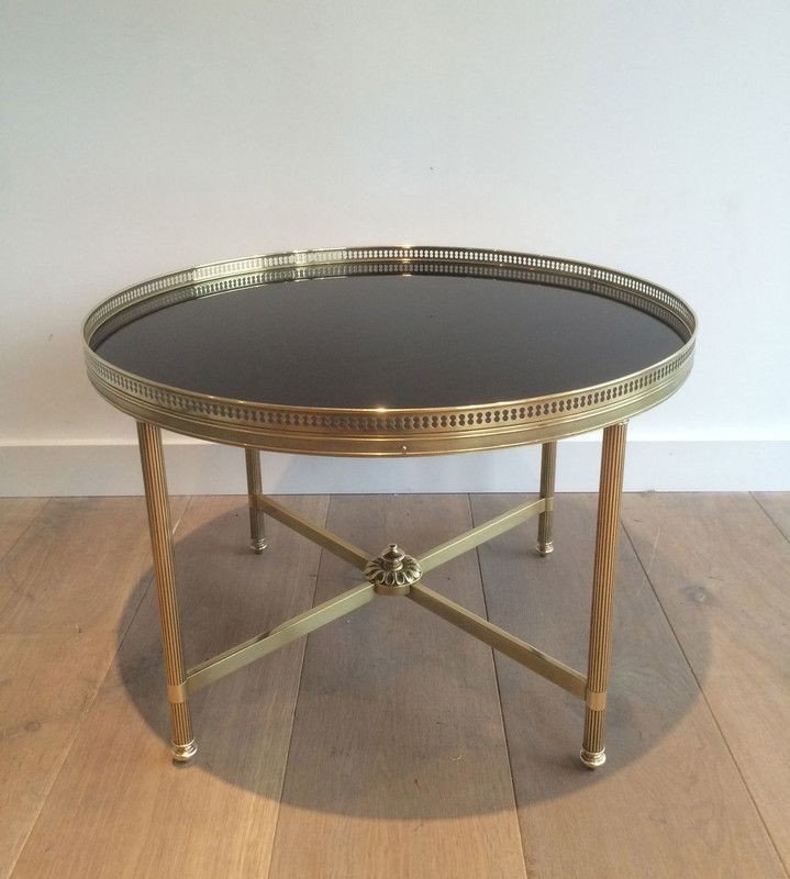 Maison Bagués. Neoclassical Style Round Brass Coffee Table With Black Lacquered Top. French.-photo-5