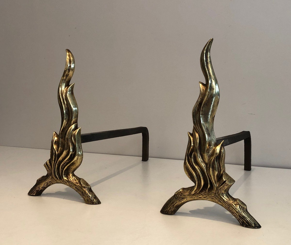 Paire De Chenets En Bronze Et Fer Forgé Représentant Une Flamme. Travail Français. Vers 1970