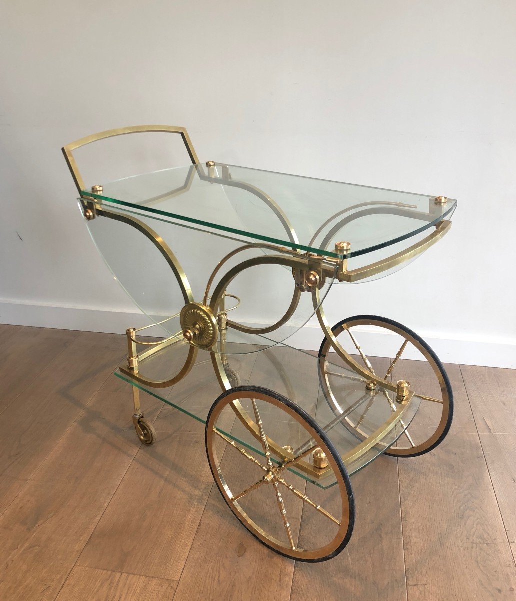 Maison Bagués. Rare Neoclassical Style Brass And Glass Drinks Trolley With Folding Rounded Glass Sides. French. Circa 1940-photo-3