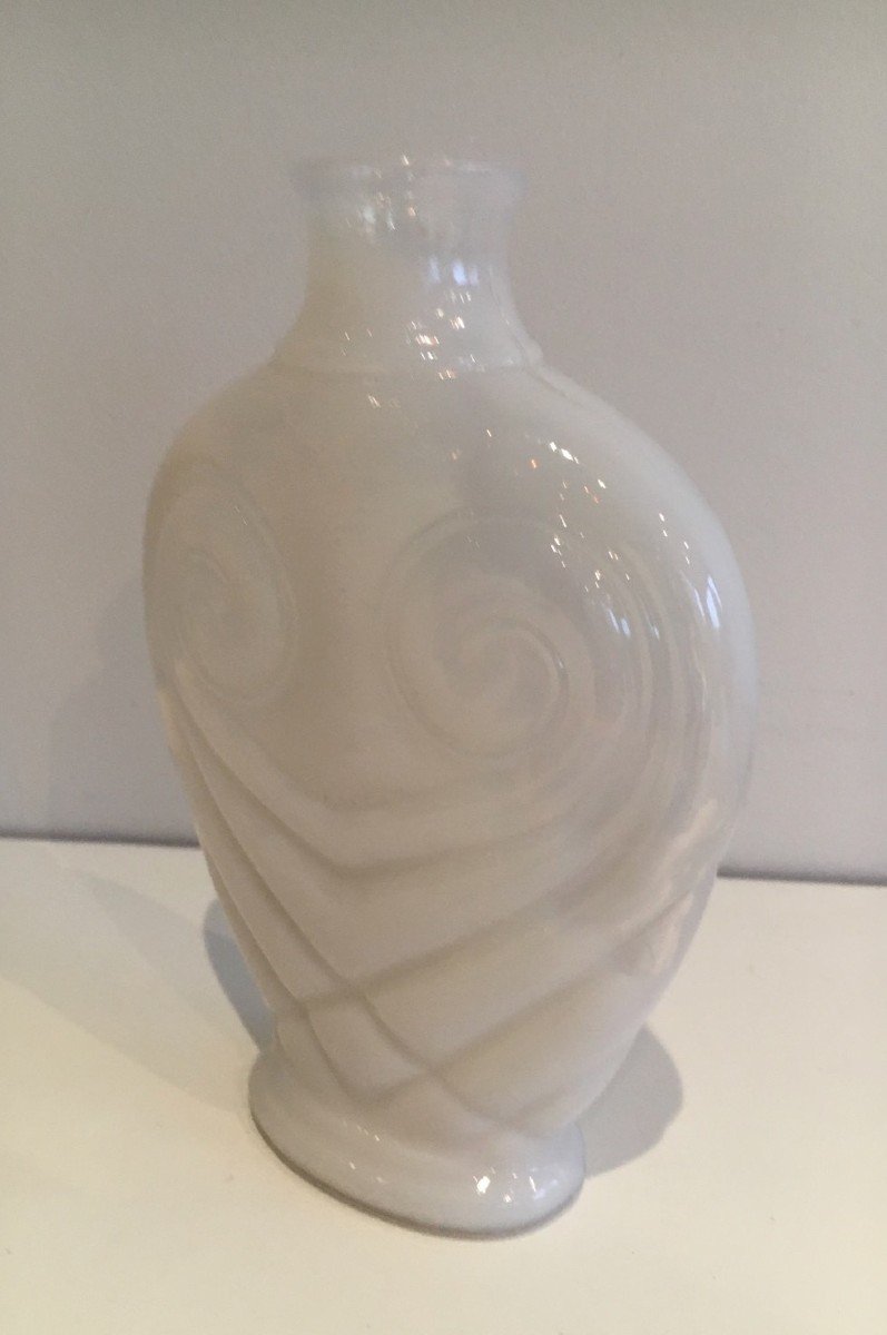 White Opalin Owl Vase. French Work. Circa 1970-photo-3