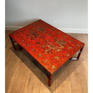 Grande Table Basse Laquée Rouge à Décors De Dragons, Entrelacs Et Motifs Floraux 