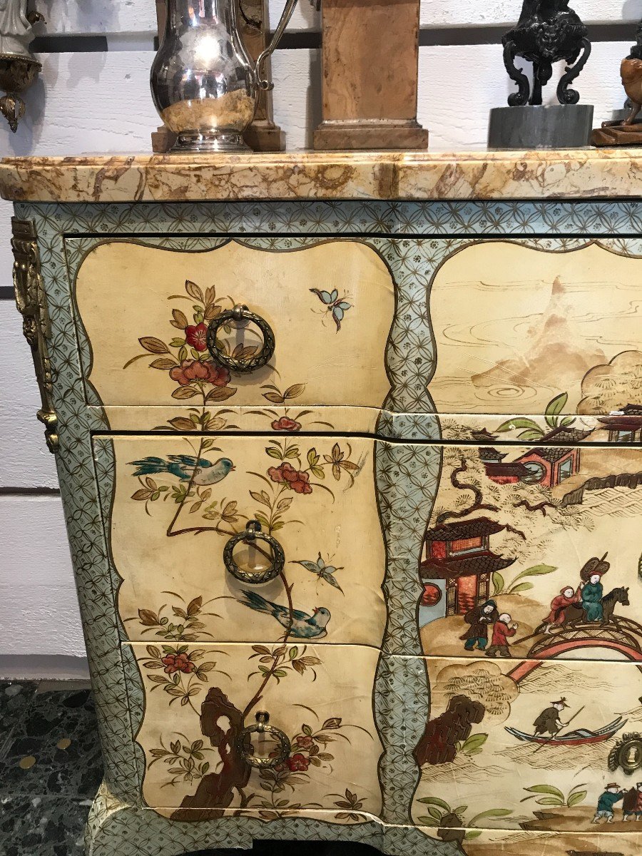 Commode De Style En Laque De Chine Sur Fond Jaune Et Or Garnie De Bronzes Début XXème Siècle-photo-2