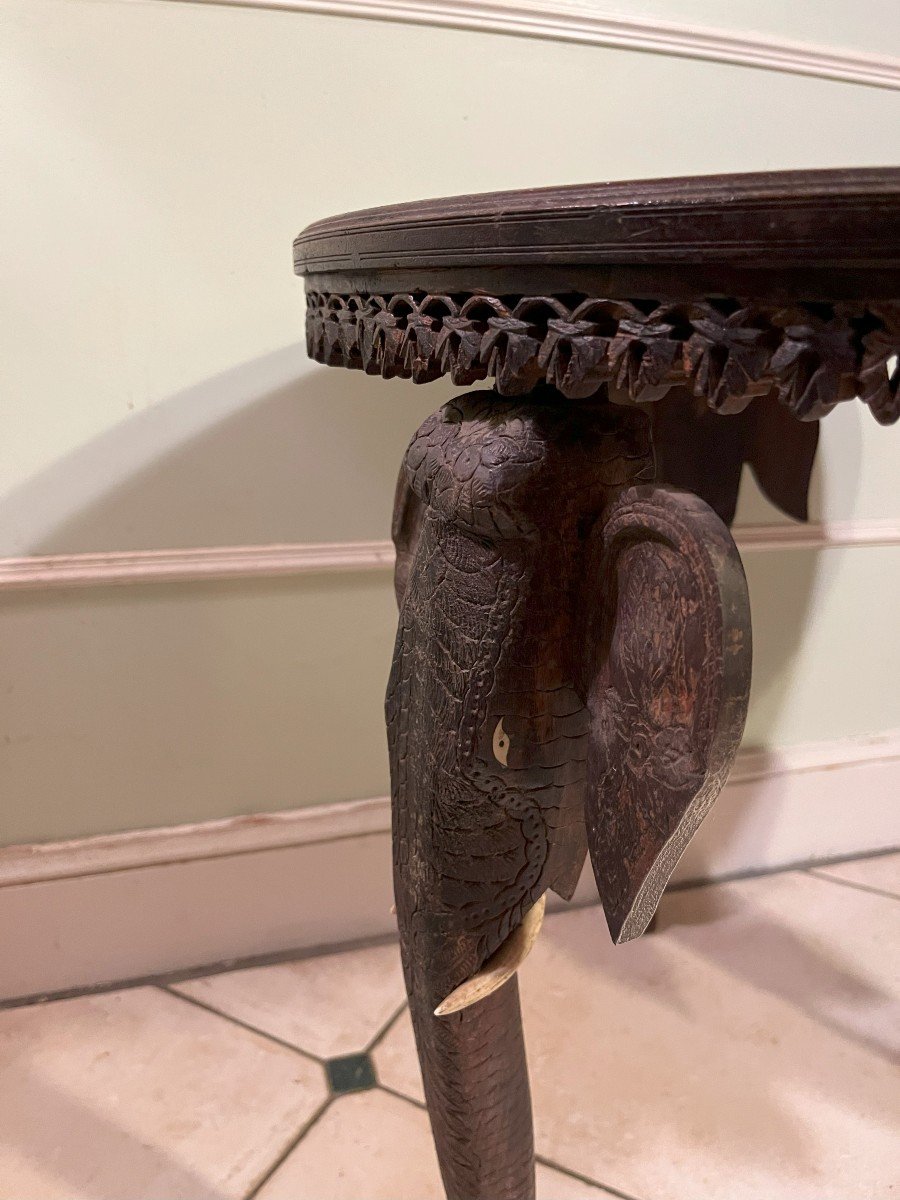 Mid 20th Century Anglo Indian Carved Wood Round Coffee Table With Elephant Heads-photo-2