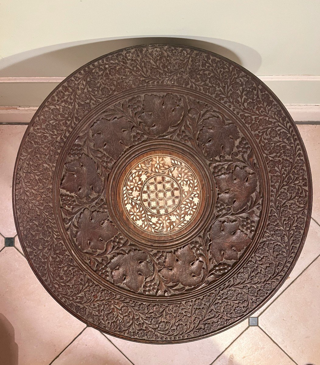 Mid 20th Century Anglo Indian Carved Wood Round Coffee Table With Elephant Heads-photo-4