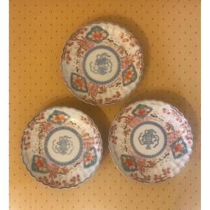 3 Assiettes En Porcelaine Imari XIXème Siècle